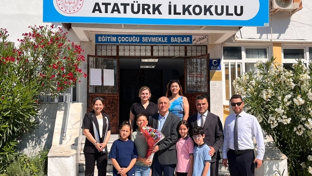 Yatağan'daki okullarda karne heyecanı yaşandı