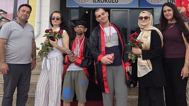 Osmaniye'de özel öğrencilerin mezuniyet sevinci