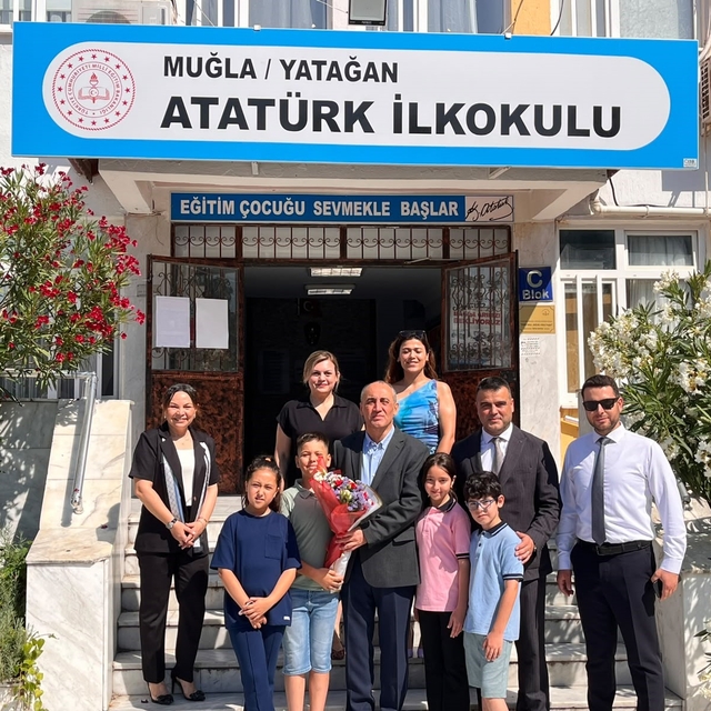 Yatağan'daki okullarda karne heyecanı yaşandı