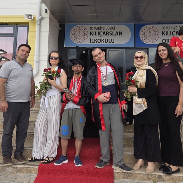 Osmaniye'de özel öğrencilerin mezuniyet sevinci