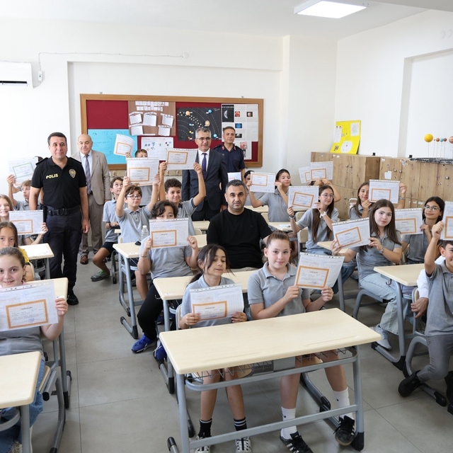 Söke'de 21 bin 537 öğrenci karne sevinci yaşadı