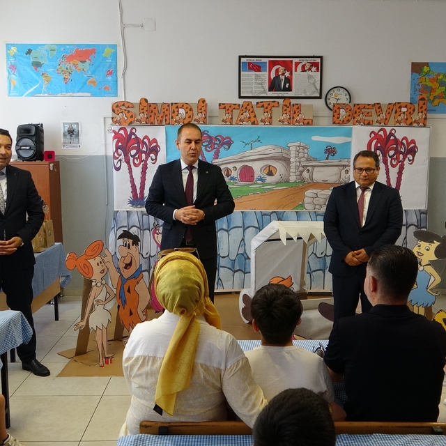 Mersin'de 349 bin 348 öğrenci karne heyecanı yaşadı