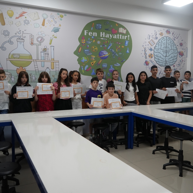Samsun'da 13 ikiz öğrencinin karne heyecanı