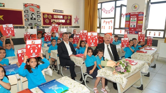 Adıyaman'da 154 bin 927 öğrenci karne sevinci yaşadı