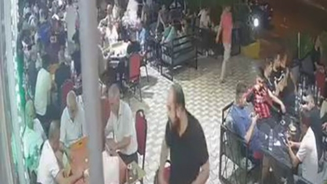 Diyarbakır'da aracın yayaya çarpma anı güvenlik kamerasına yansıdı