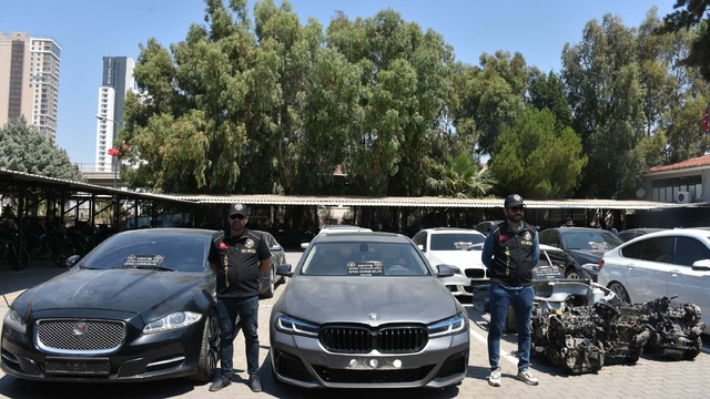 İzmir merkezi 6 ilde chance araç operasyonu: 8 gözaltı