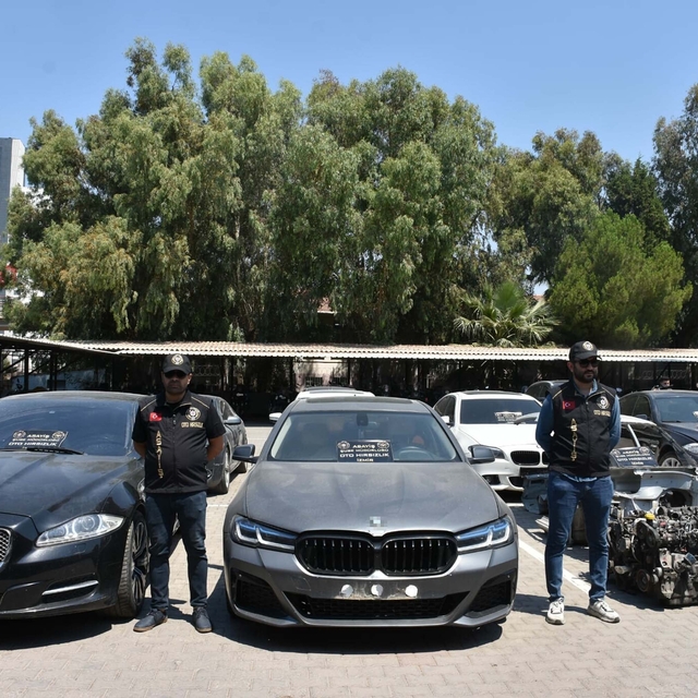 İzmir merkezi 6 ilde chance araç operasyonu: 8 gözaltı