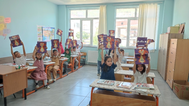 Çelikhan'da öğrencilerin karne heyecanı
