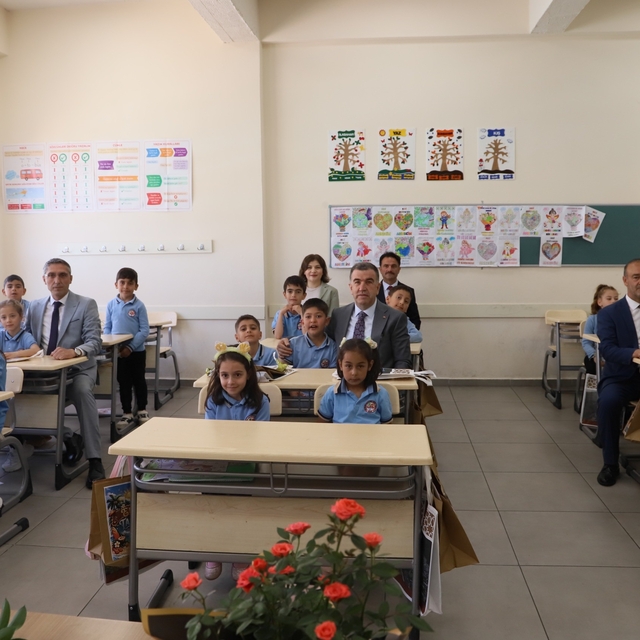 Bayburt'ta 14 bin 537 öğrenci karne heyecanı yaşadı