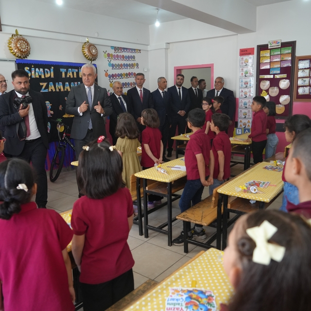Muş'ta 96 bin 341 öğrenci karne heyecanı yaşadı