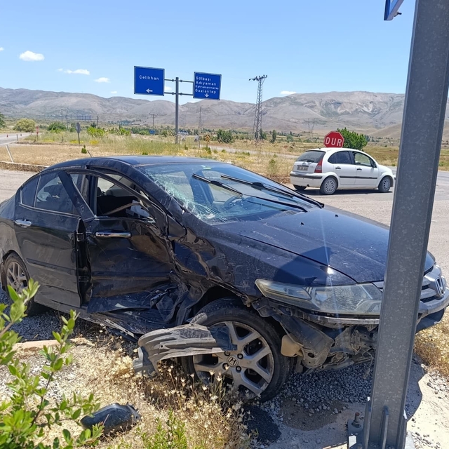 Malatya'da iki araç çarpıştı: 2 yaralı