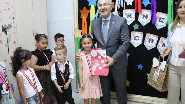 Denizli'de 180 bin öğrenci karne sevinci yaşadı