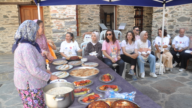 Gıda teknolojisi ve yiyecek-içecek hizmetleri öğretmenleri Birgi'de buluştu