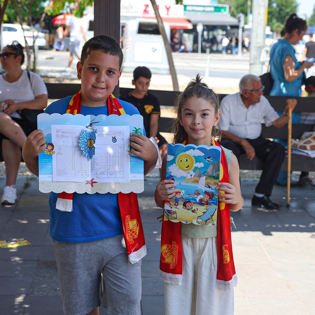 Göztepe'den Karne Etkinliği: "Karneni Getir, Hediyeni Götür" coşkusu başlad...