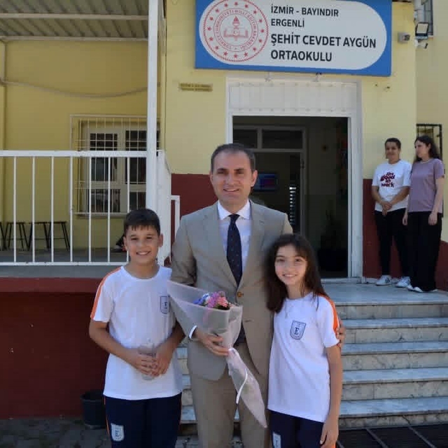Bayındır'da 5 bin 931 öğrenci karne sevinci yaşadı
