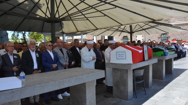 Eski milletvekili Orhan Sür'ün cenazesi Balıkesir'de toprağa verildi