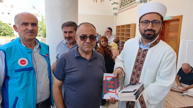 Adıyaman'da cemaate aşure ikramı
