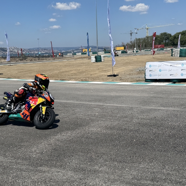 Türkiye Süpermoto ve Motomini Şampiyonası'nın 3. ayak yarışları Kocaeli'de...