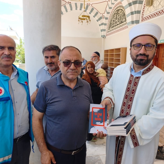 Adıyaman'da cemaate aşure ikramı