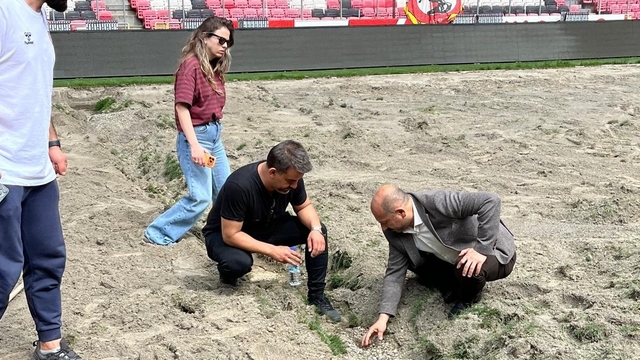 Samsun 19 Mayıs Stadı'nın zemini yeni sezona hazırlanıyor