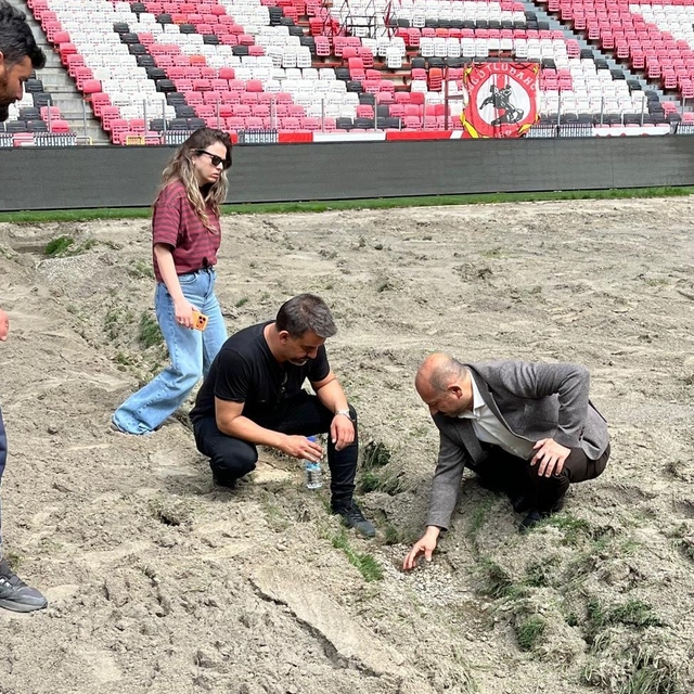 Samsun 19 Mayıs Stadı'nın zemini yeni sezona hazırlanıyor