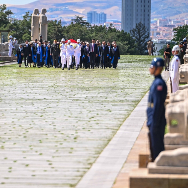 Sayıştay Başkanı Yener ve beraberindeki heyet Anıtkabir'i ziyaret etti