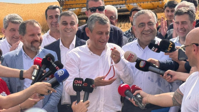 Özgür Özel: Kayyımdan sonra binaları geride bıraktık, yürüyoruz (2)