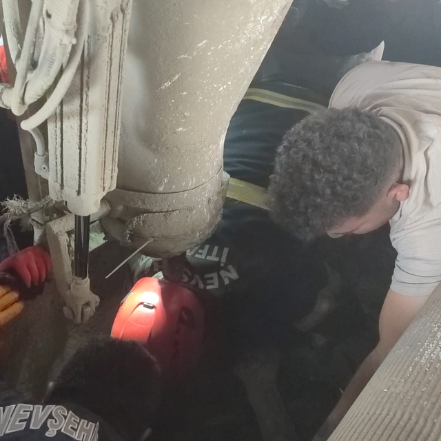 Harç karma makinesine sıkışan işçi ağır yaralandı