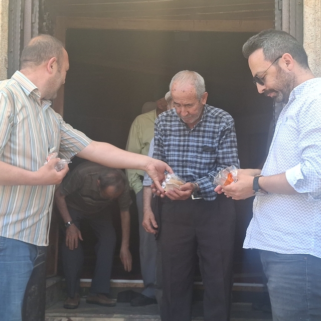 Beypazarı ilçesinde vatandaşlara aşure ikram edildi