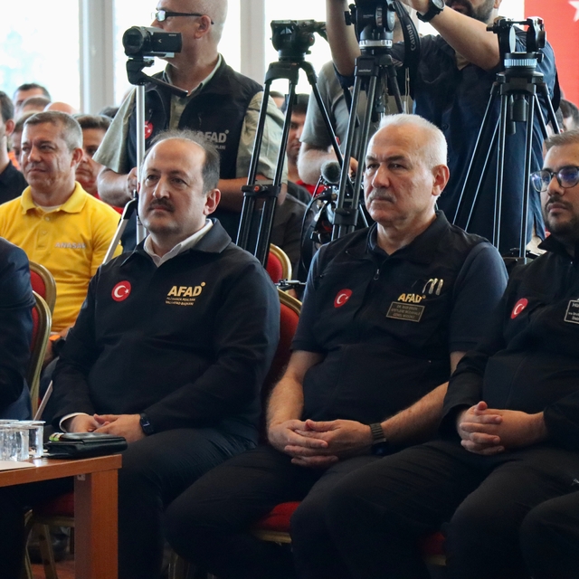 AFAD Akreditasyon Sistemi'ne dahil olan gönüllüler armalarını aldı