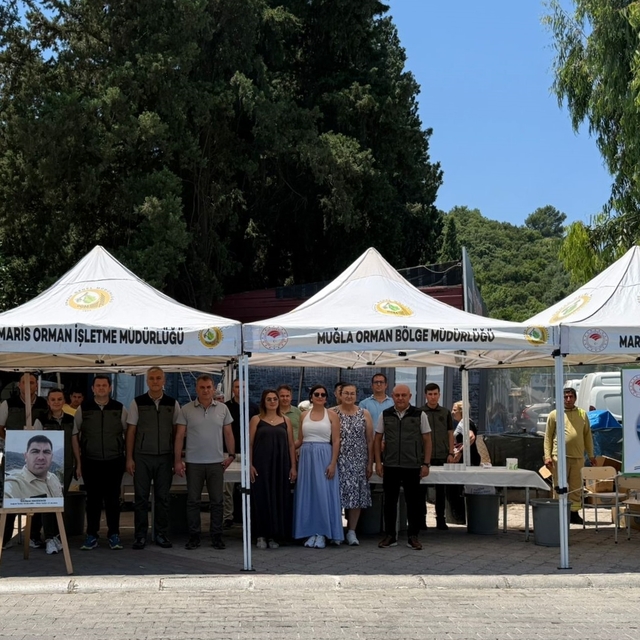 Marmaris'te orman şehitleri Hasdemir ve Akdemir anısına lokma dağıtıldı
