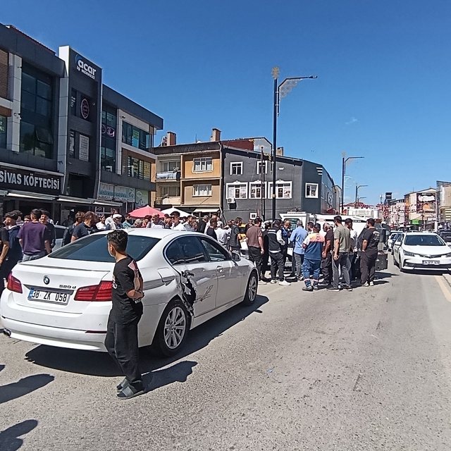 Sivas'ta 4 araçlı zincirleme kaza: 1 yaralı