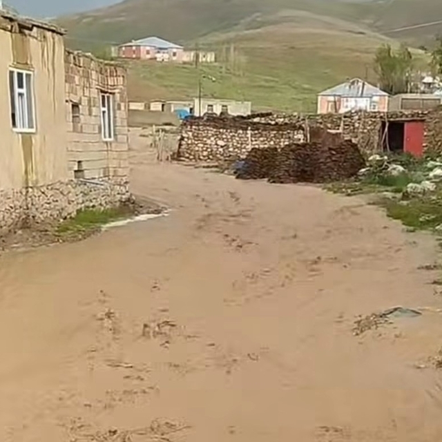 Başkale'de sağanak sonucu sel meydana geldi