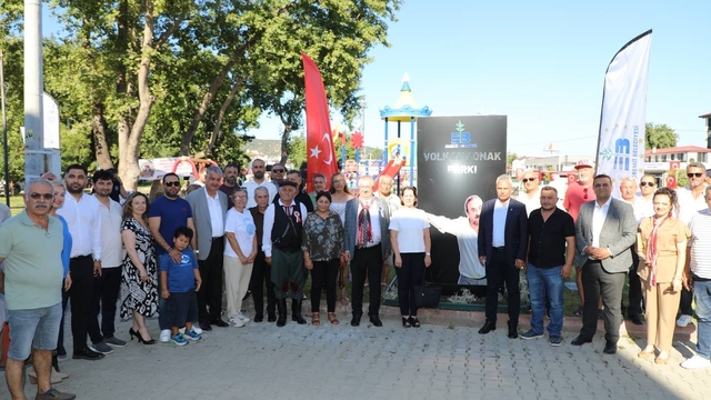 Volkan Konak'ın adı Edremit'te yaşatılıyor
Edremit Belediyesi'nden Volkan Konak'a vefa
Edremit'te Volkan Konak Parkı hizmete açıldı
