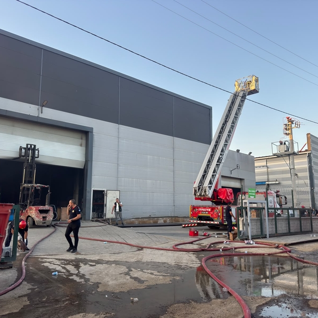Kocaeli'de fabrikada çıkan yangın söndürüldü