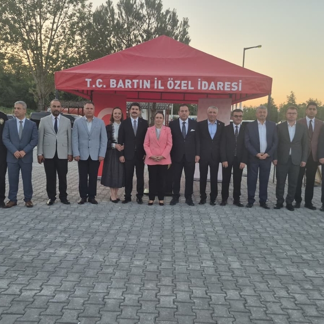 Vali yardımcısının veda yemeğine yoğun katılım