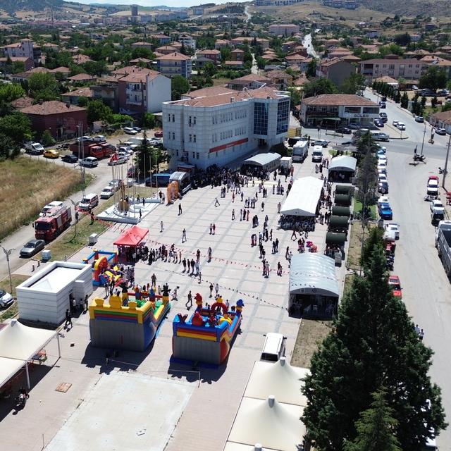 Bahşılı'da karne şenliği düzenledi