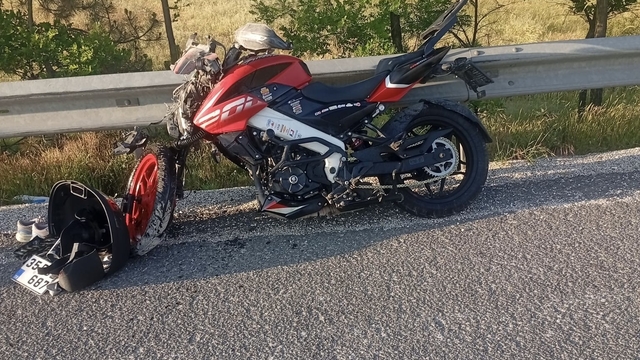 Uşak'ta motosiklet kamyona arkadan çarptı: 1 ölü