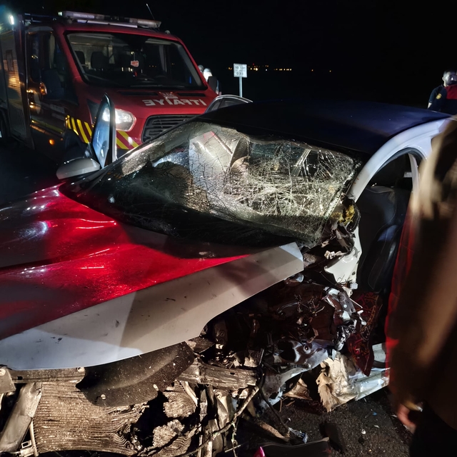Ağrı'da 2 otomobilin çarpışması sonucu 6 kişi yaralandı