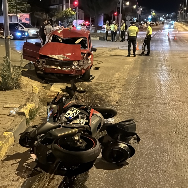 Karabük'te otomobille çarpışan motosikletin sürücüsü ağır yaralandı