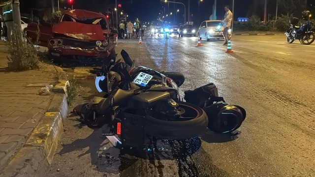 Otomobille çarpışan motosikletin sürücüsü ağır yaralandı