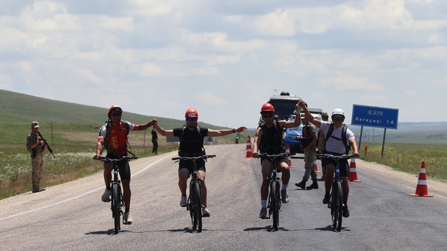 "Terörsüz Türkiye" için 20 km pedal çevirdiler