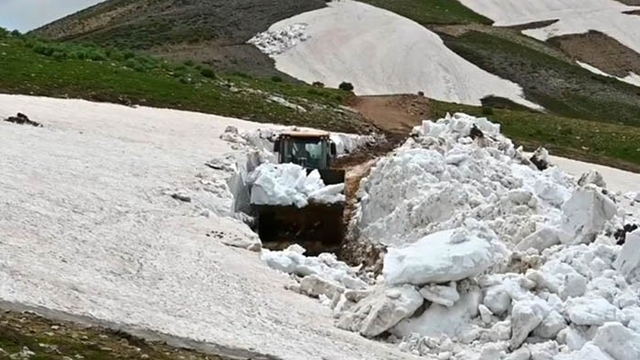 Bitlis'te karla mücadele sürüyor