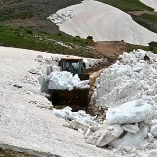 Bitlis'te karla mücadele sürüyor