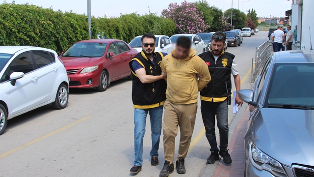 İhbara giden polis memurunu vuran şüpheli tutuklandı
Tutuklanan şüpheli polisi 'yanlışlıkla' vurduğunu söyledi