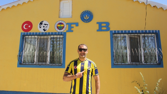 Fenerbahçe sevgisi neredeyse yuvasını yıkıyordu
Eşinin itirazlarına rağmen evlerini sarı-laciverte boyadı