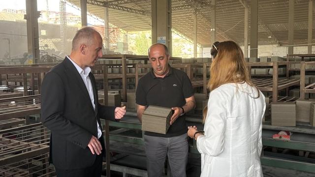 Bayburt'taki tuğla fabrikasında çevre denetimi yapıldı