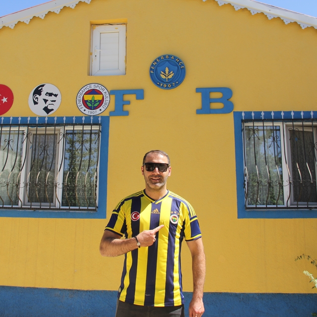 Fenerbahçe sevgisi neredeyse yuvasını yıkıyordu
Eşinin itirazlarına rağmen...