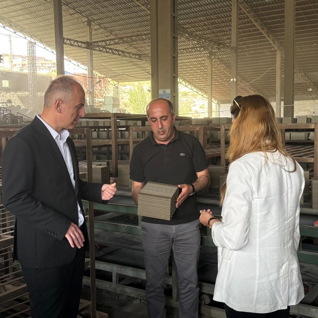 Bayburt'taki tuğla fabrikasında çevre denetimi yapıldı