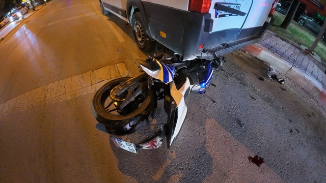 Motosiklet sürücüsünün ölümden döndüğü kaza kamerada